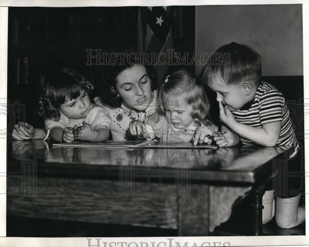 1941 Press Photo Charlestown Mass.Shirley Bentz,Pat Jensen,R Hilliard,R Wallace - Historic Images