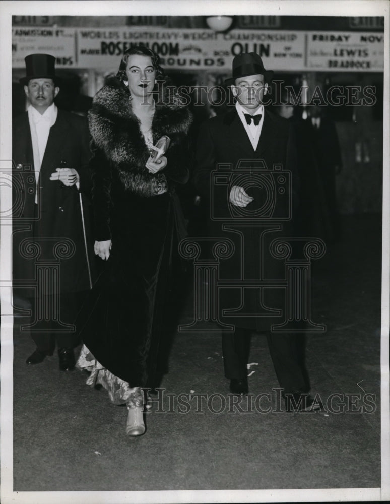 1934 Press Photo Florence Weicher&amp; SAbin  Carr at Madison Square Garden in NYC - Historic Images