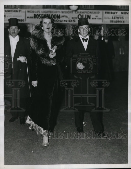 1934 Press Photo Florence Weicher& SAbin  Carr at Madison Square Garden in NYC - Historic Images