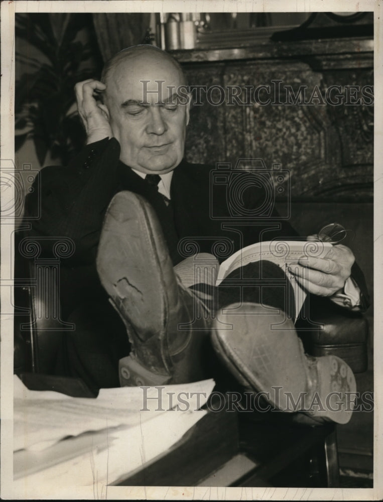 1938 Press Photo Melton W Summers at his desk in office - Historic Images