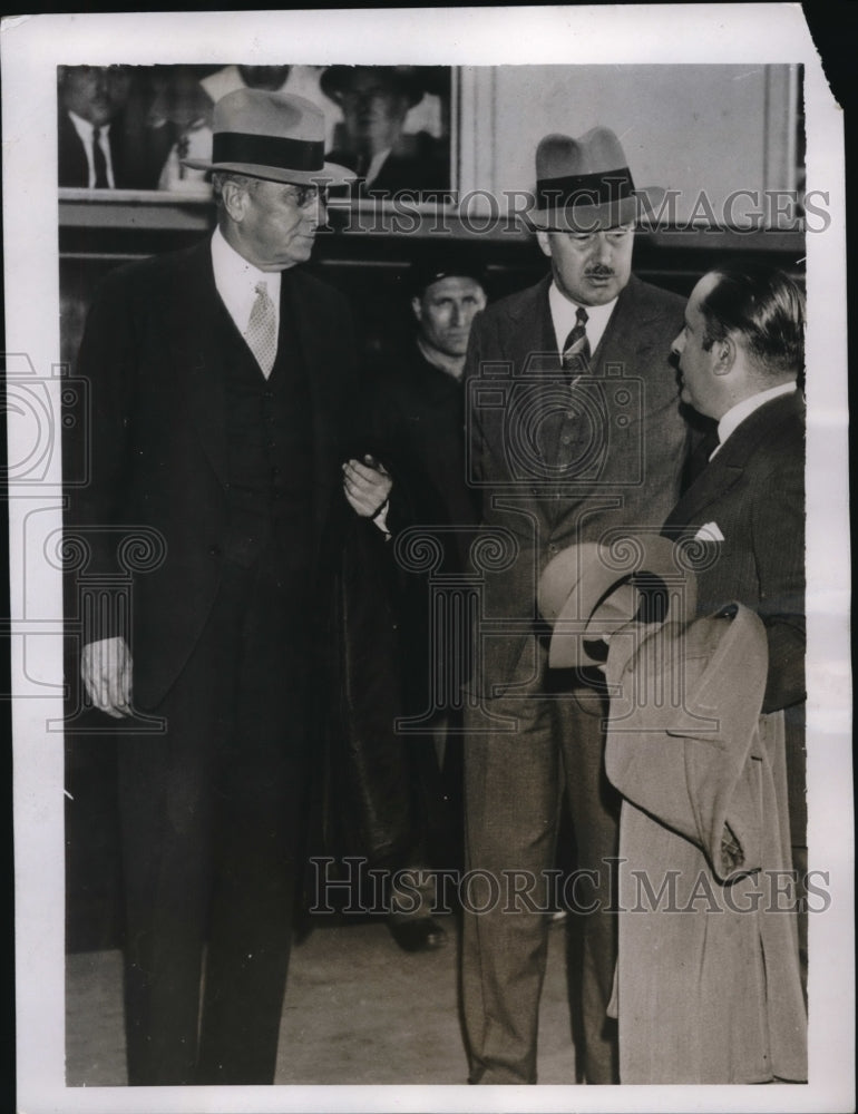 1935 Press Photo Paris Attorney General Homer CUmmings met by Theodore Marriner - Historic Images