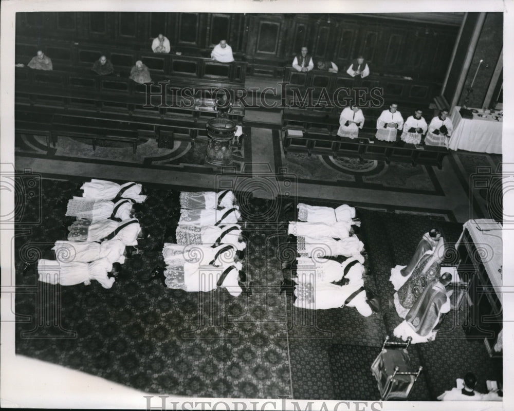 1956 Press Photo Clemente Cardinal Micara Ordains 15 Priests in Rome - Historic Images