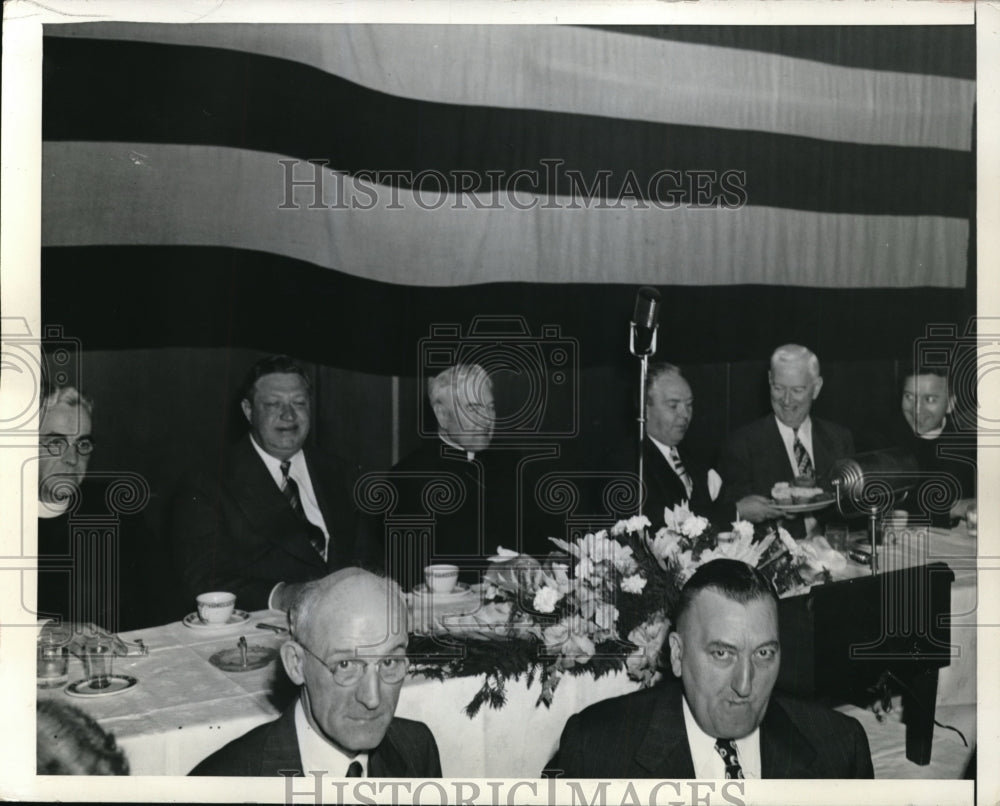 1943 Press Photo The Catholic Laymen&#39;s League are Rev.Herman and Bishop Nolan - Historic Images