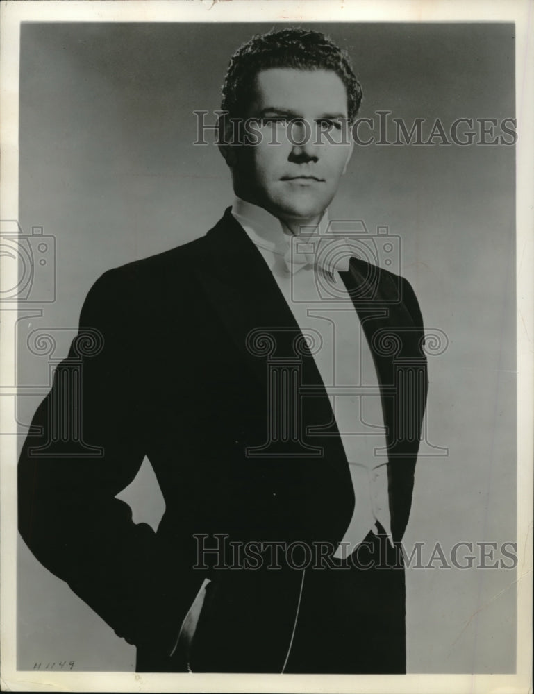 1962 Press Photo Brian Sullivan Voice of Firestone on radio - Historic Images