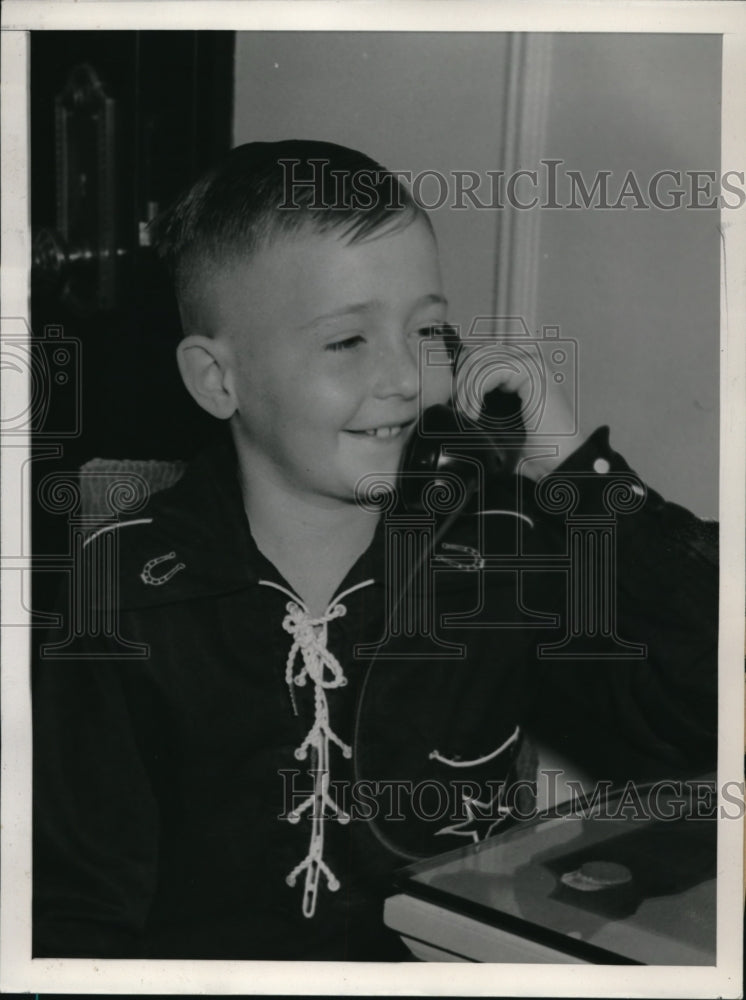 1939 Press Photo Omar Ray Watson, hibernates to escape hay fever - Historic Images