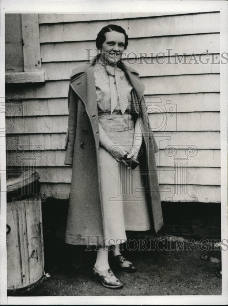 1933 Press Photo Ruth Holmes sec at Harwick school in Mass. Peg McMath kidnap - Historic Images