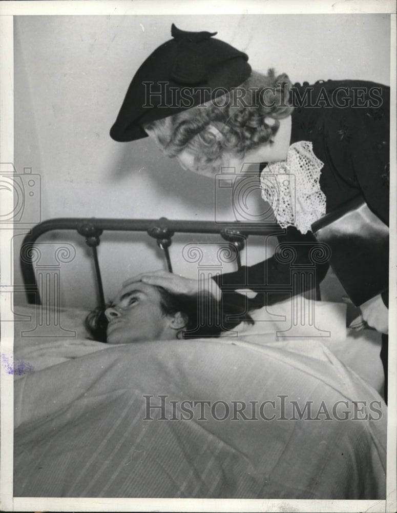 1938 Margaret McGuire &amp; sister Mary before her suicide - Historic Images