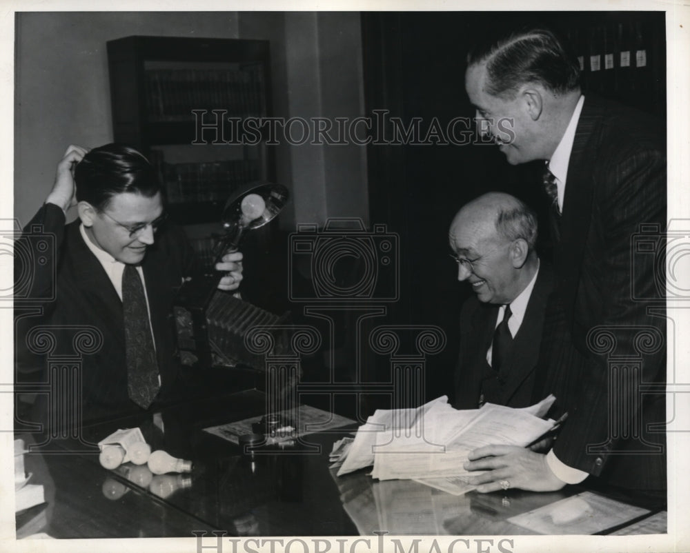 1942 Press Photo General Motors Detroit Marty Pierce Giles Cavanaugh - Historic Images