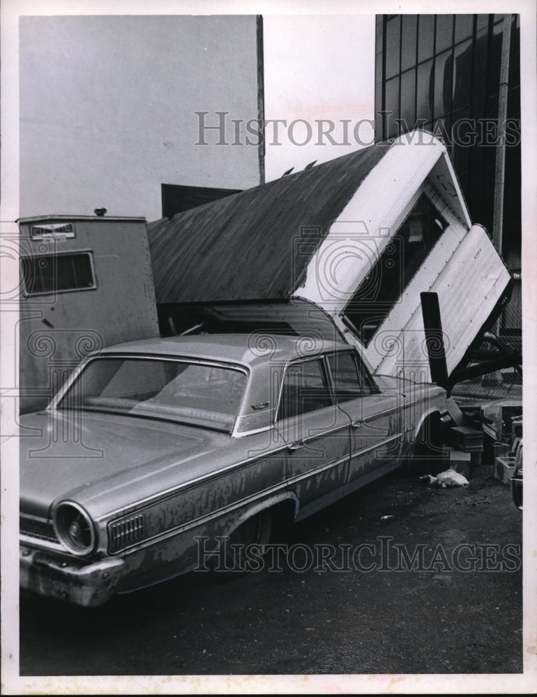 1970 Press Photo Construction trailer at Erilview Plaza with a car in it - Historic Images