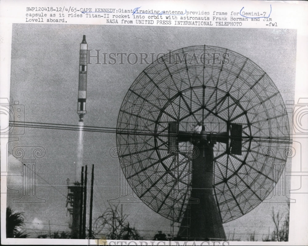 1965 Press Photo Cape Kennedy  tracking antenna &amp; a Tital II rocket at launch - Historic Images