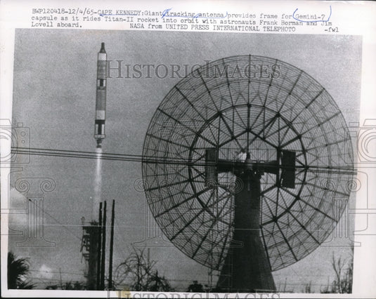1965 Press Photo Cape Kennedy  tracking antenna & a Tital II rocket at launch - Historic Images