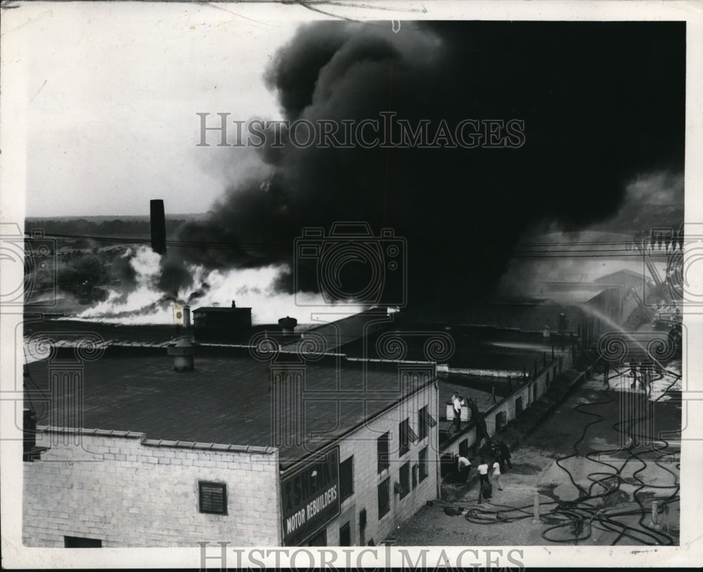 1950 Press Photo Colombus Ohio SA Shenl Co building on fire - Historic Images
