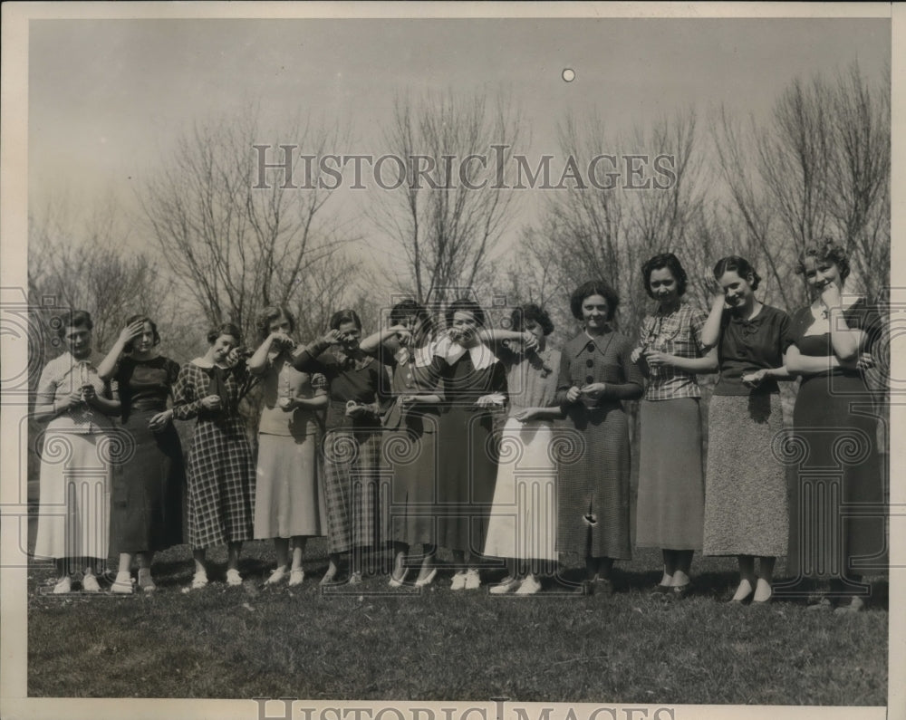 1935 Press Photo Walla Walla, Wash onion crying contest Jeamme Taylor wins - Historic Images