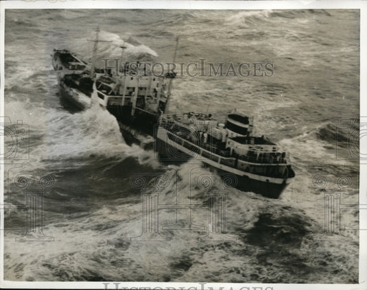 1962 Press Photo Bordeaux France Soviet tanker Neftagorak battered by heavy seas - Historic Images