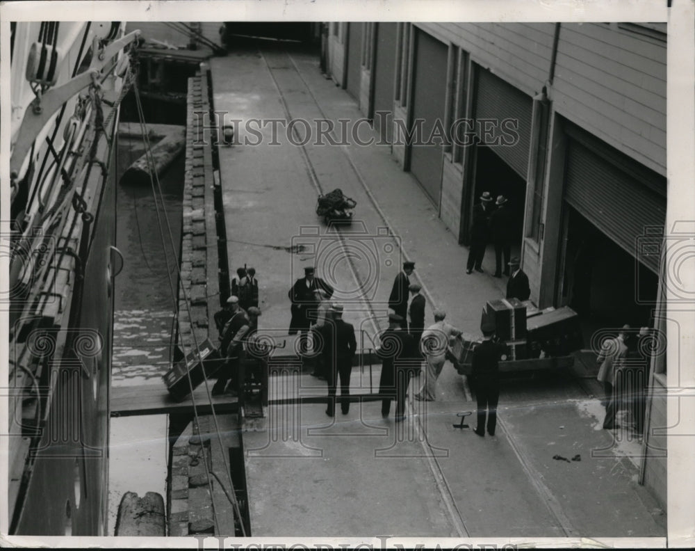 1936 Press Photo Stevedores  at San Francisco during dock workers strike - Historic Images