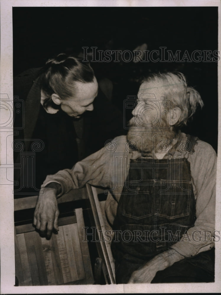 1937 Press Photo Flood Vigentte Evansville Indiana Elderly Swap Flood Stories - Historic Images