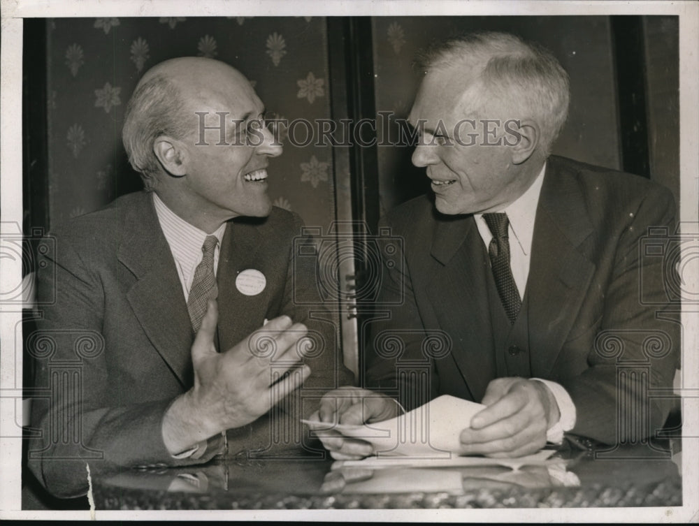 1938 Press Photo John Nevin Sayre and Frederick J. Libby at a conference - Historic Images