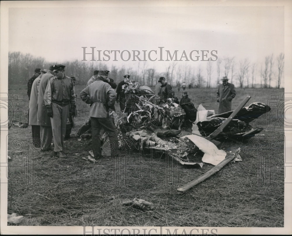 1951 Press Photo Wreckage of a plane in Cleveland where four passengers died - Historic Images