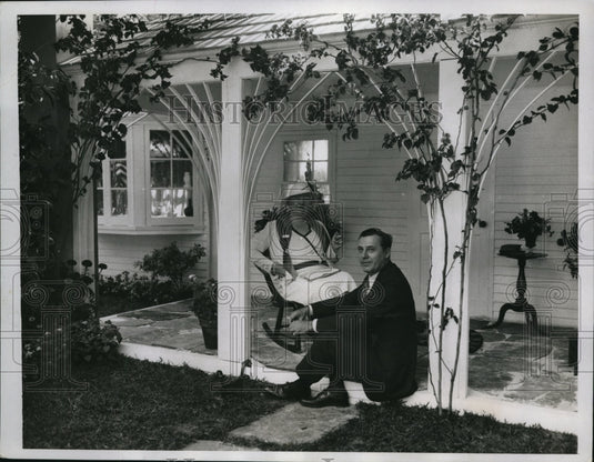 1934 Mrs. Edward Shearson and Hugh Dillman Vacationing in Palm Beach - Historic Images