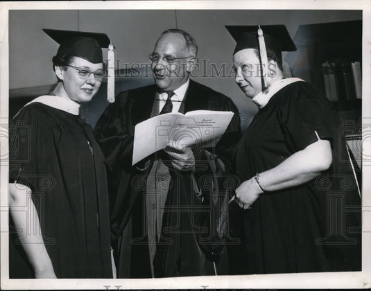 1958 Press Photo John S. Mills, Janet Shoemaker, Louise Miller, WRU Commencement-Historic Images