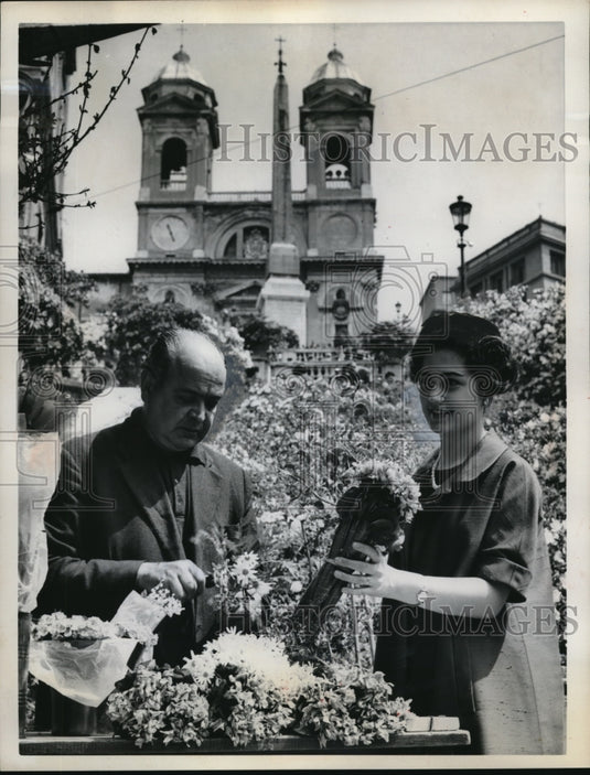 1962 Press Photo At the Annual Floral Display, many vendors are at the steps - Historic Images