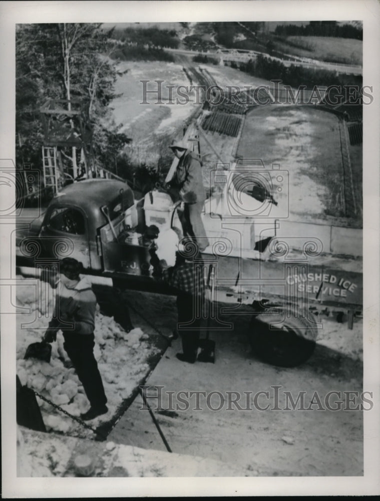 1950 Press Photo Lake Placid NY Crushed ice put on ski jump for Championships - Historic Images