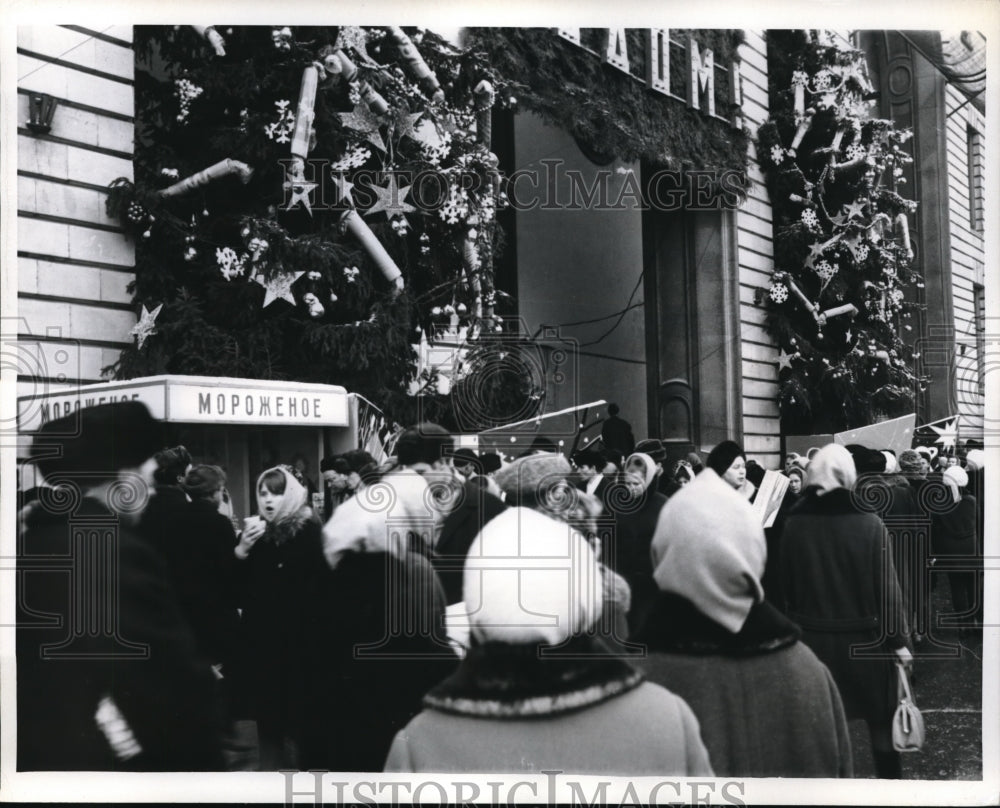 1968 Press Photo Christmas celebration in the Soviet Union- Historic Images