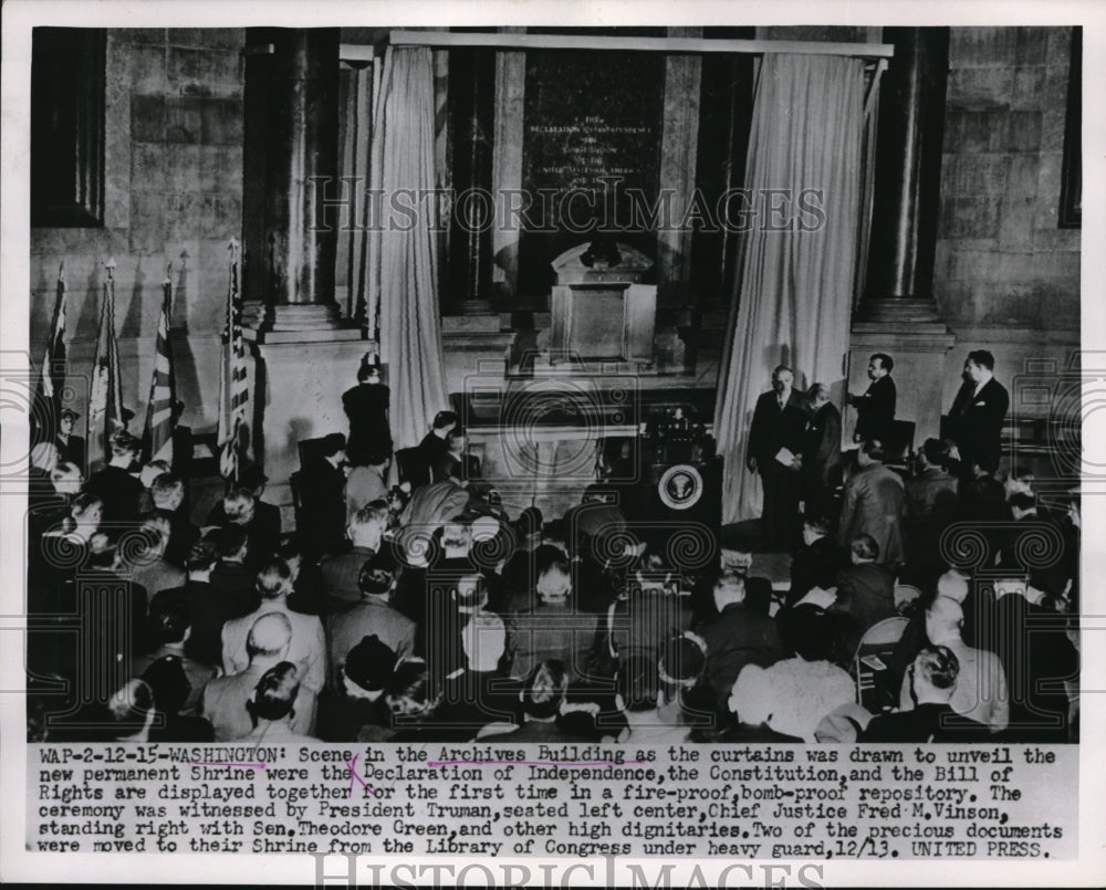 1952 DCArchives Bldg unveiling of Declaration of Independence - Historic Images