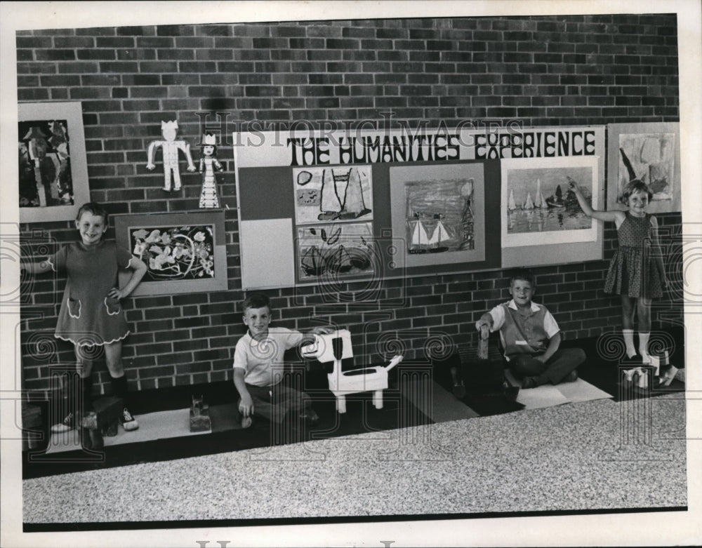 1968 Press Photo Benson, Heath posed for the Morland Hills School Art Festival - Historic Images