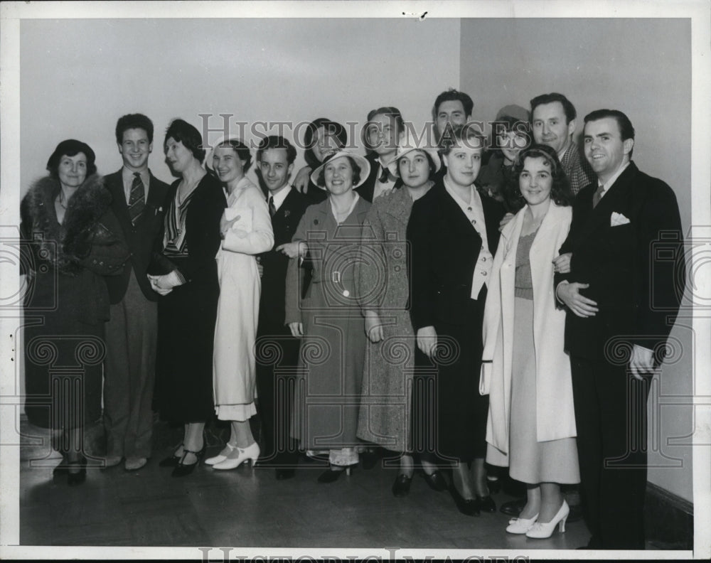 1934 Press Photo Rob Roy cast at Hollywood theater for play even unpaid - Historic Images