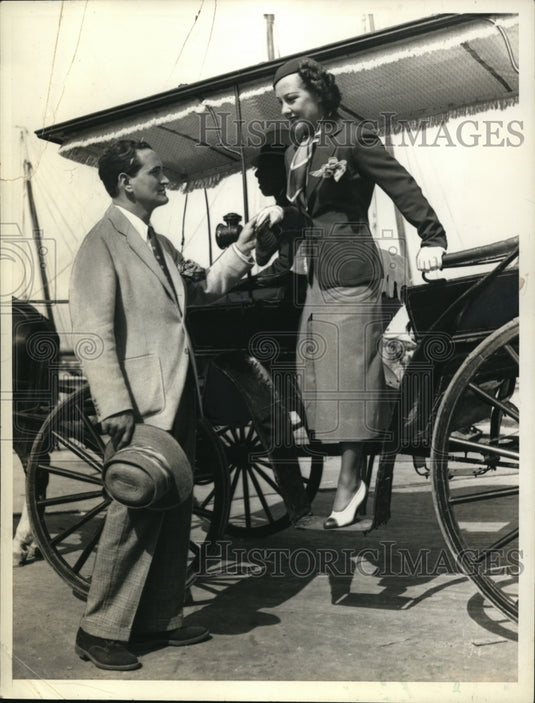 1936 Press Photo Frank Chapman on a fashion suite and  hat with a lady - Historic Images