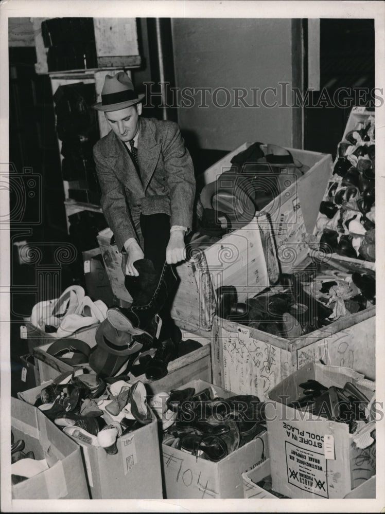 1936 Press Photo James McCormack found a pair of boots at annual Auction - Historic Images