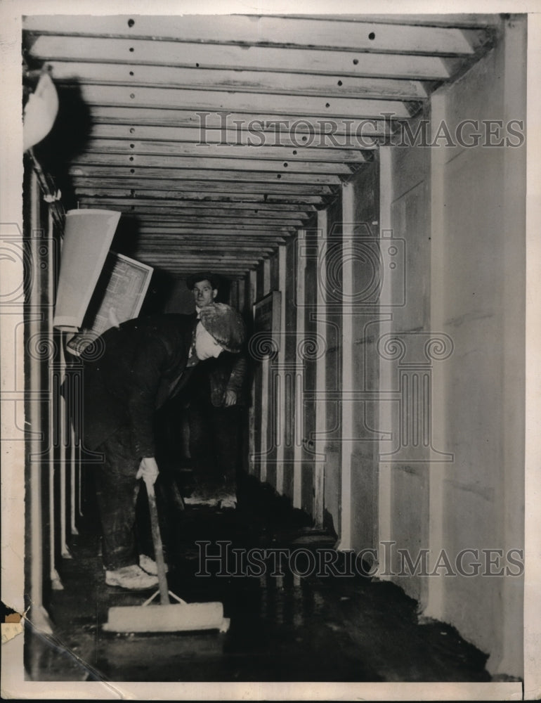 1939 Press Photo London, England Air raid trench shelter at Islington Green - Historic Images