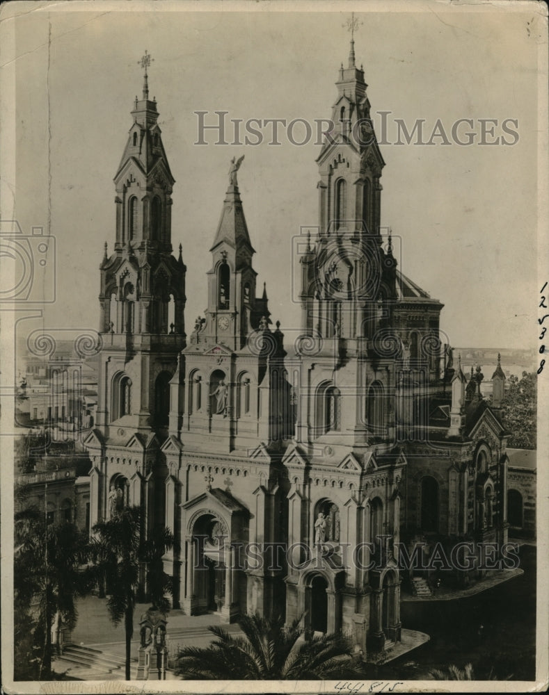 1944 A huge church with three steeples - Historic Images