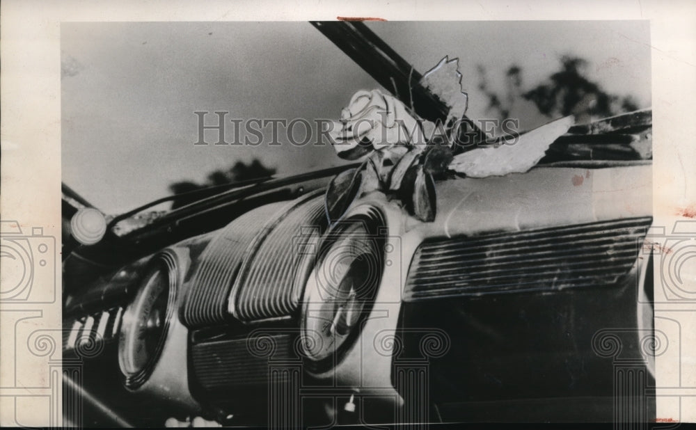 1948 Colombus Ohio Jim Rose auto smashed into Scioto River - Historic Images