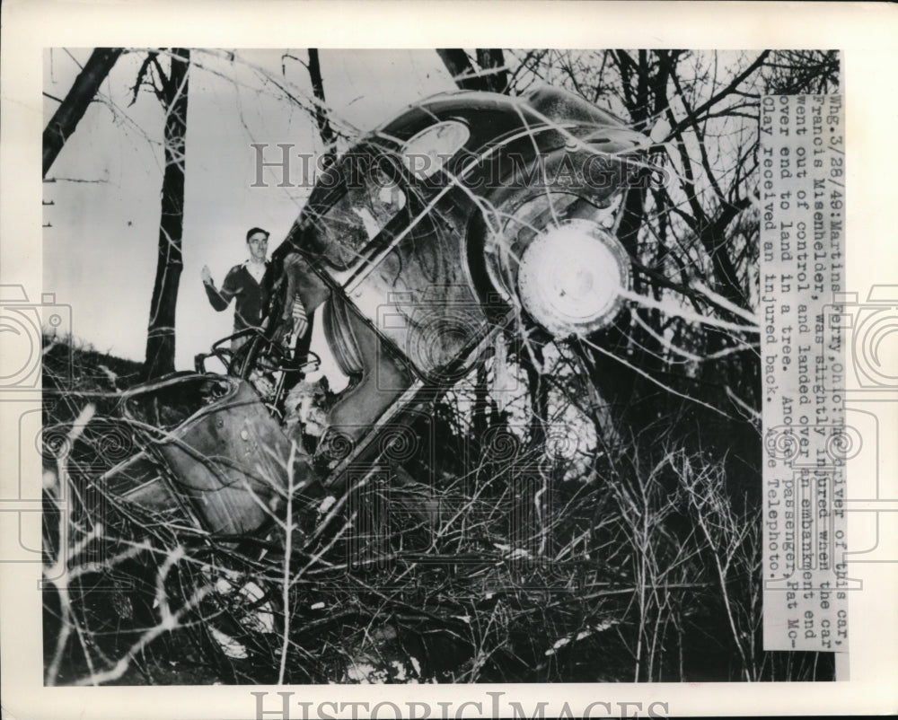 1949 Press Photo Martine Ferry, Ohio F Misenhelder auto wreck off the road - Historic Images