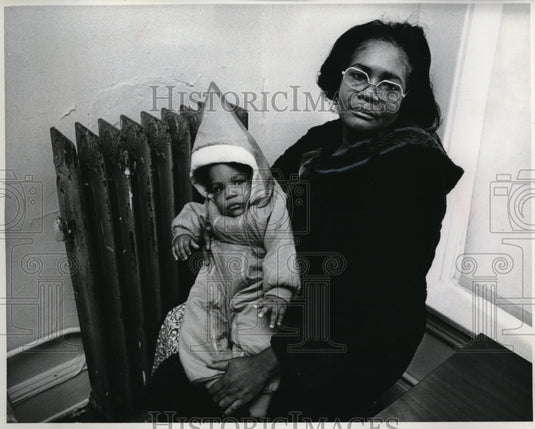 1976 Press Photo Virginia Conwell & grandson Rbt Word in Cleveland Ohio - Historic Images