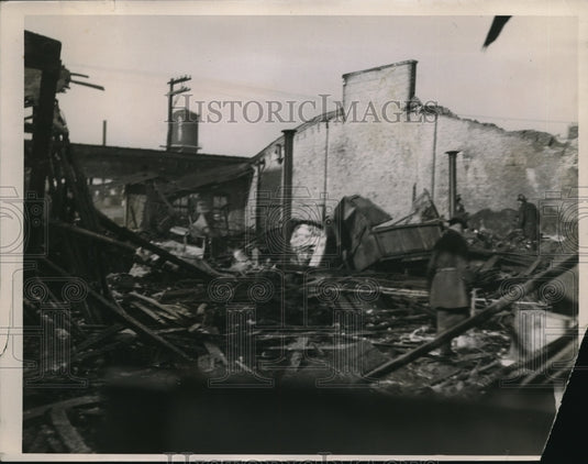 1935 Press Photo Wabash RR yard burned down killing watchman in Chicago Ill. - Historic Images