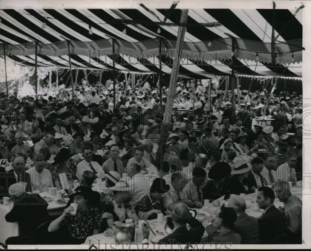 1938 Press Photo Meal time at the Cornfield Conference in Indiana - nec94551 - Historic Images