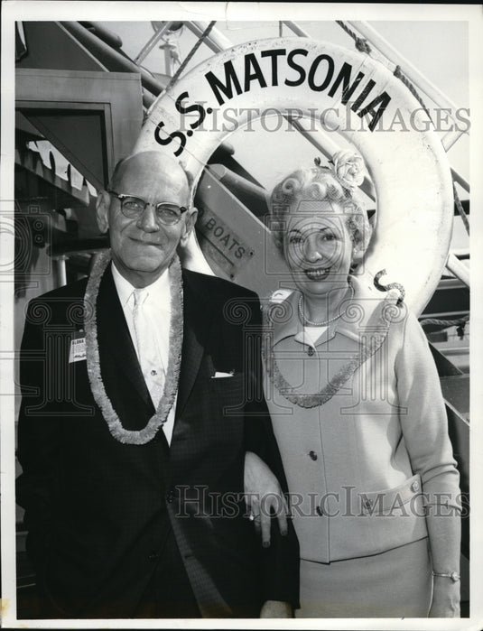 1962 Press Photo Mr & Mrs Douglas MacMillan on SS Matsonia in LA to Honolulu - Historic Images