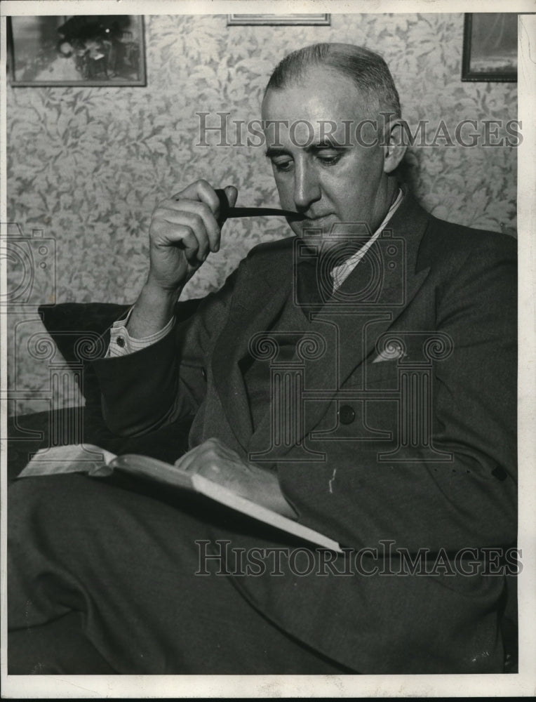 1933 Press Photo Raymond Moley on Christmas Day - Historic Images