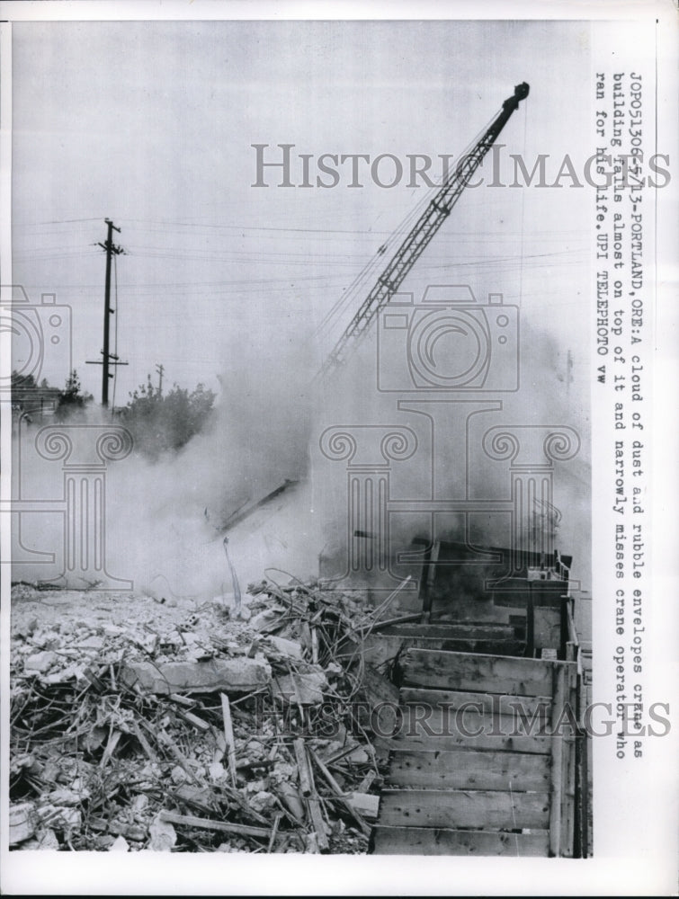 1961 Press Photo Portland Ore building collapses almost killing crane operator - Historic Images