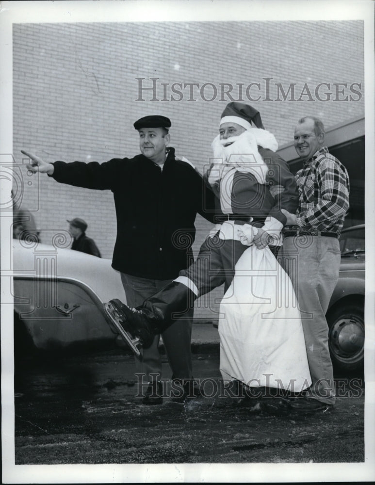 1961 Press Photo Chicago Jim Raynor as Santa with John Cinkler,Joe Sarson - Historic Images