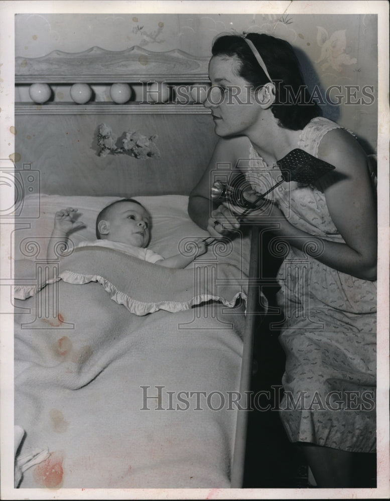 1951 Press Photo Mrs Helen Lorenz &amp; baby son Roy age 3 months - nec94688 - Historic Images