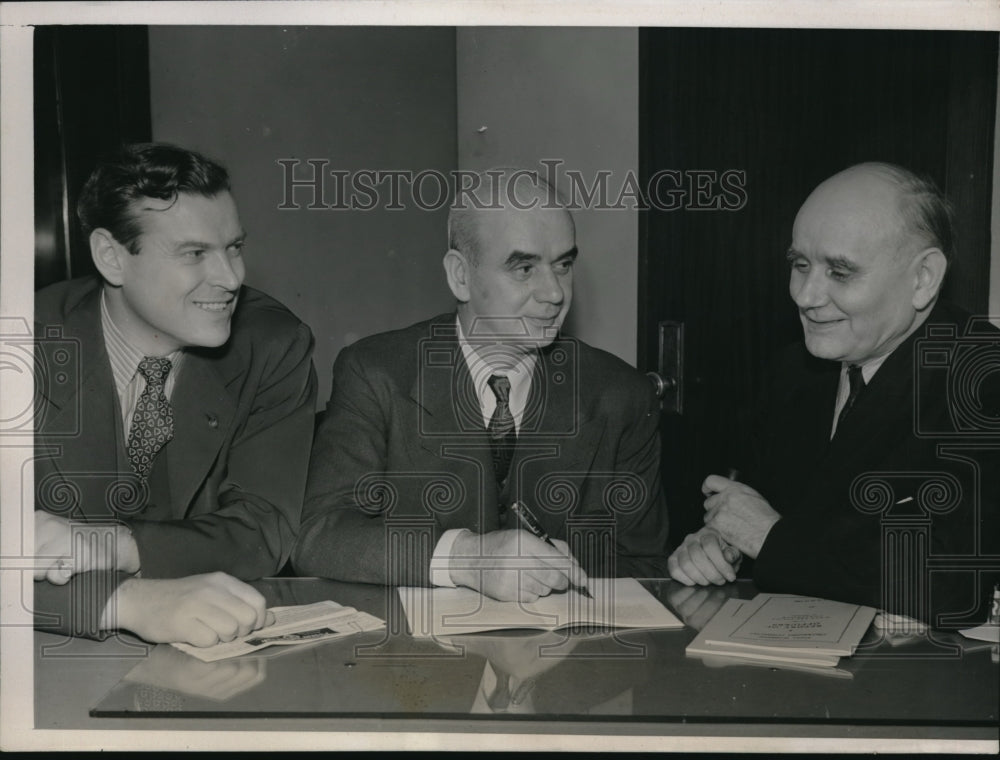 1940 Press Photo Chicago Steel Workers Comm. David McDonald, SWOC, P Murray - Historic Images