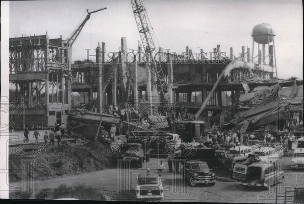 1956 Press Photo Jackson Mich 3 killed as bldg construction collapsed - Historic Images