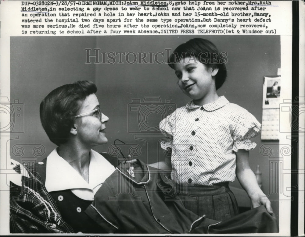 1957 Press Photo Birmingham Mich JoAnn Middleton .8 &amp; mom Mrs Ruth Middleton - Historic Images