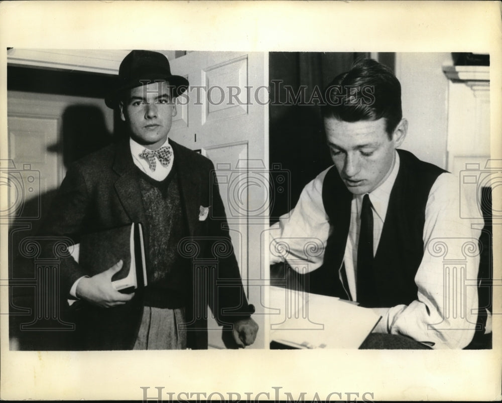 1935 Press Photo Cambridge Mass Ben Dillingham at Harvard & George Earle studing - Historic Images