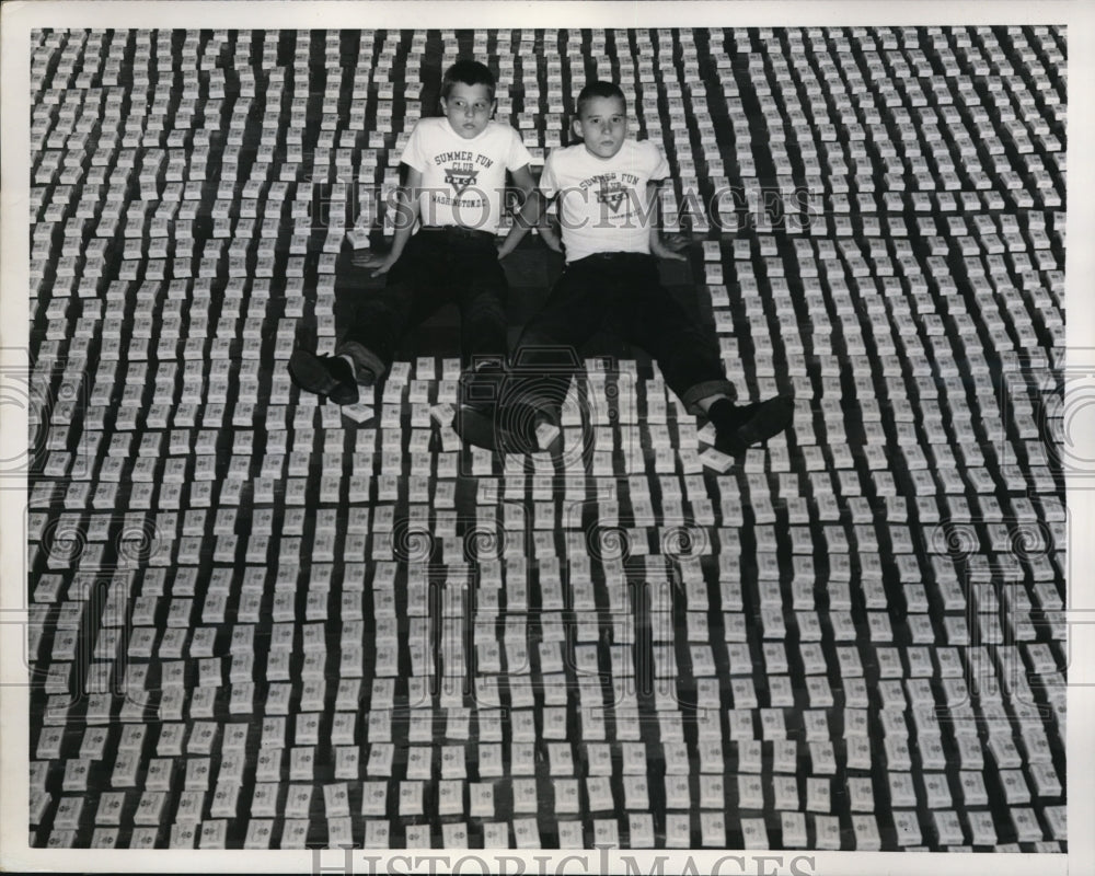 1958 Brothers Billy and Joey Talbert resting in cakes of soap - Historic Images