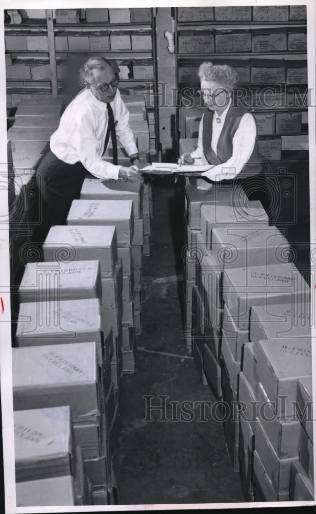 1960 Press Photo Bernard Friedneau and Miss Marge Byrne at Lucino Buren - Historic Images